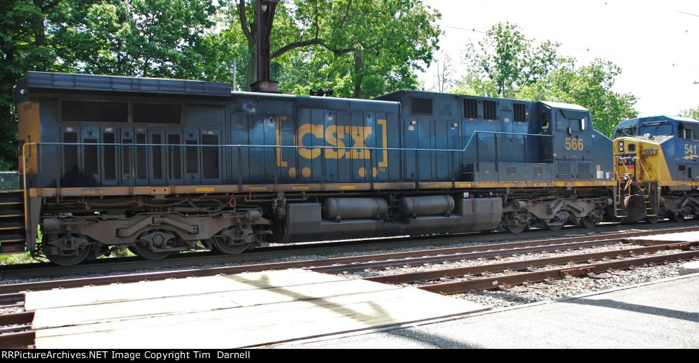 CSX 566 sixth on Q404